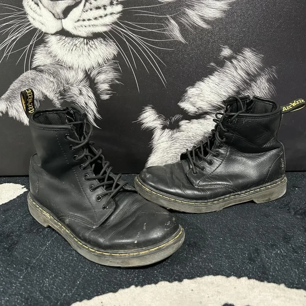Dr. Martens Delaney AW004 Combat Boot Unisex M4/W5 Black Leather Side Zipper